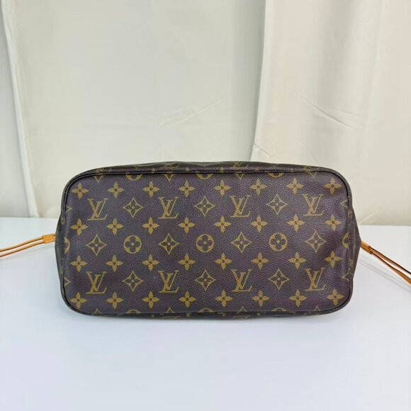 Louis Vuitton Monogram Canvas Neverfull MM Shoulder Bag Tote - Picture 4 of 6